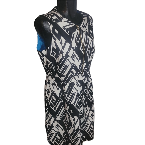 DR Collection Black and White Geometric A-line Dress 14 - Picture 3 of 7